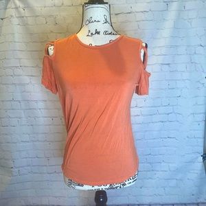 Cold shoulder, short sleeve, fitted tee